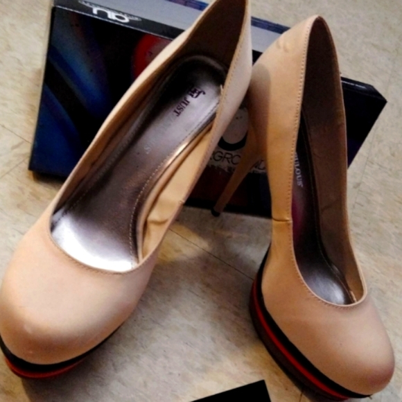 Sharp tan platform heels! - Picture 1 of 1